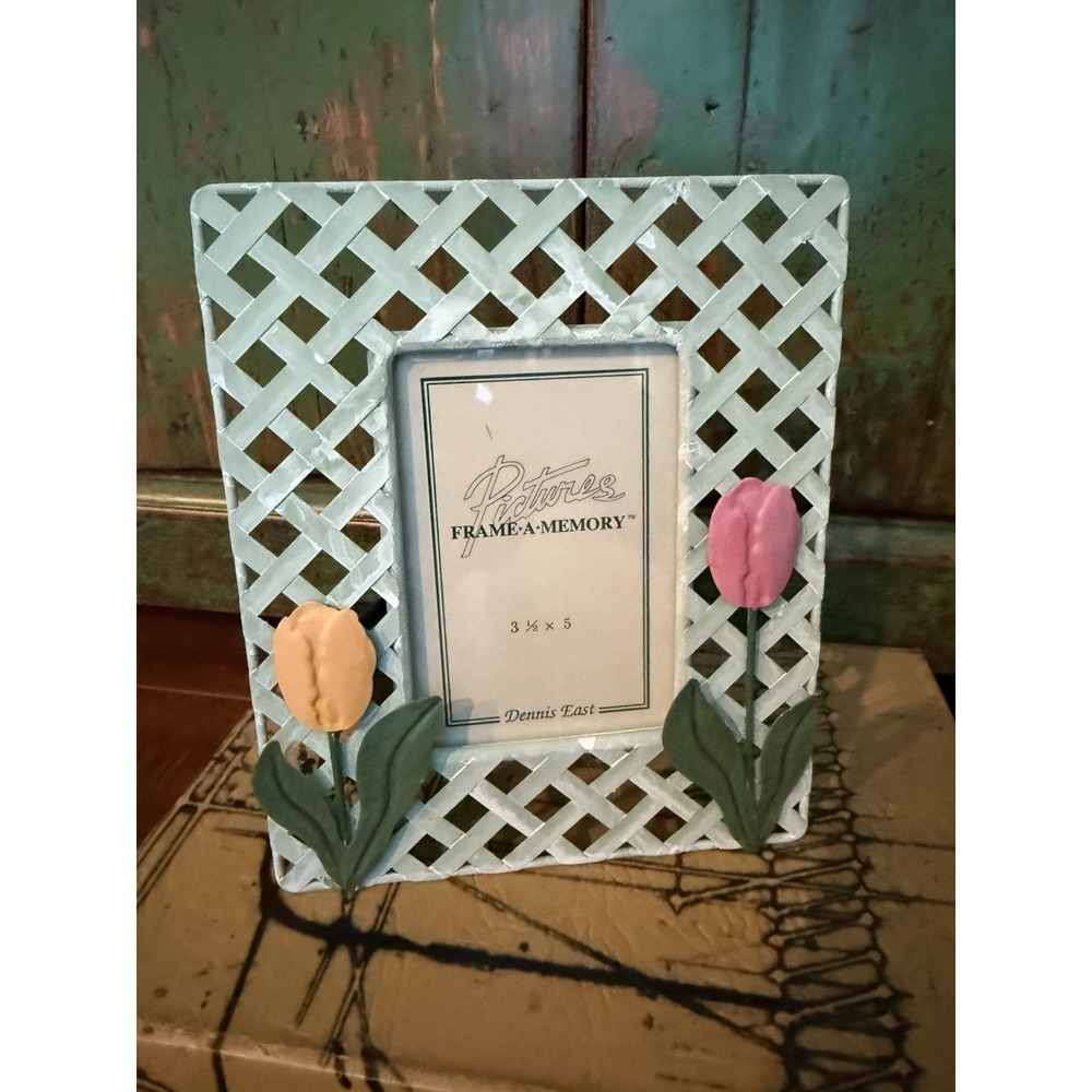 Vintage Trellis Lattice Tulip‎ Tole Picture Frame 3.5"x5" Metal